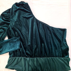 NWT Pretty Little Things One Shoulder Velvet Bodysuit Emerald Green Size 24